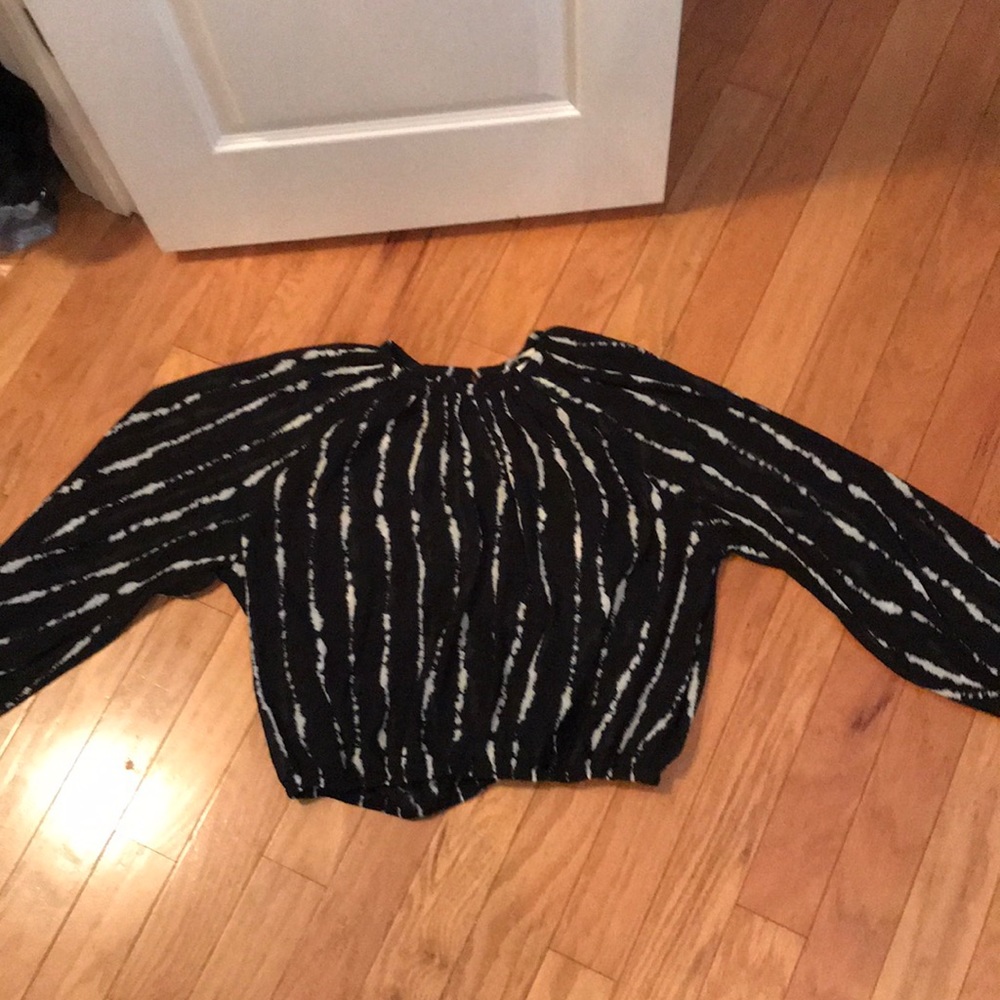 White/Black Crop shirt!